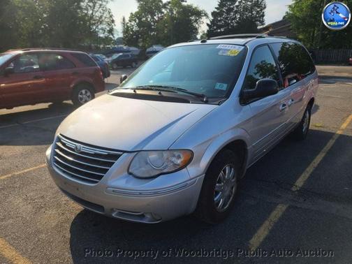 Bright Silver Metallic Clearcoat 2005 Chrysler Town & Country Limited