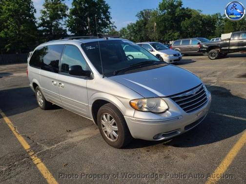Bright Silver Metallic Clearcoat 2005 Chrysler Town & Country Limited