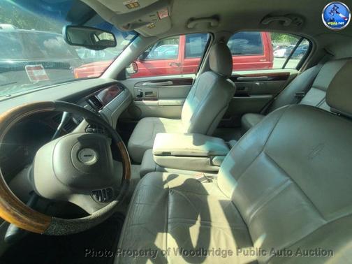 2004 Lincoln Town Car Ultimate