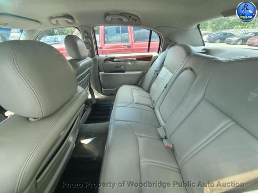 2004 Lincoln Town Car Ultimate