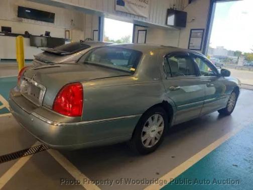 2004 Lincoln Town Car Ultimate