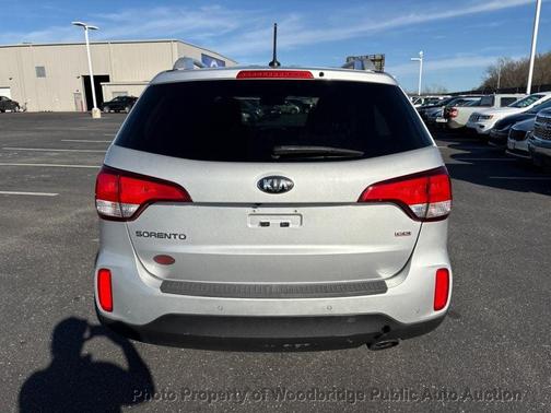 Bright Silver 2014 Kia Sorento LX