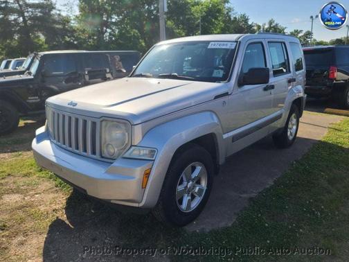 Bright Silver Metallic Clearcoat 2011 Jeep Liberty Sport