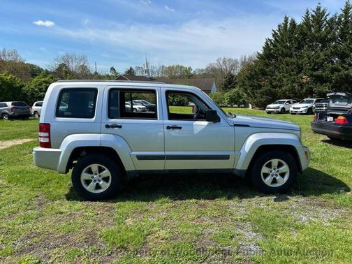 Bright Silver Metallic Clearcoat 2011 Jeep Liberty Sport