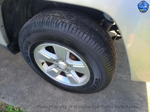 Bright Silver Metallic Clearcoat 2011 Jeep Liberty Sport