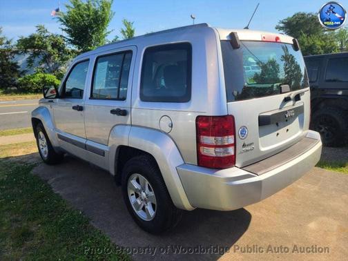 Bright Silver Metallic Clearcoat 2011 Jeep Liberty Sport