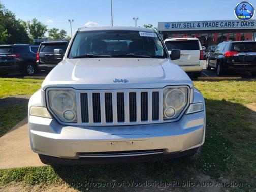 Bright Silver Metallic Clearcoat 2011 Jeep Liberty Sport