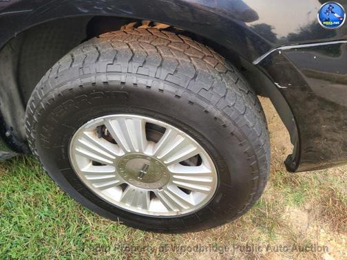 2007 Lincoln Navigator Base