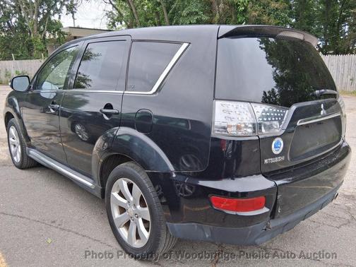 Labrador Black Pearl 2010 Mitsubishi Outlander GT