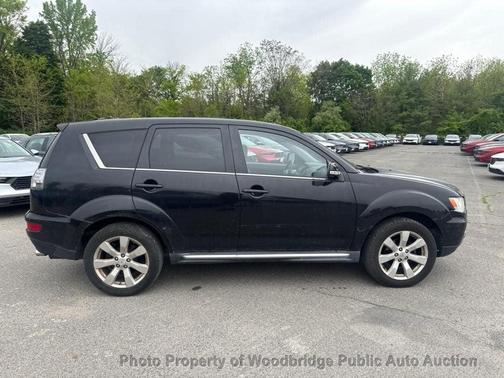 Labrador Black Pearl 2010 Mitsubishi Outlander GT