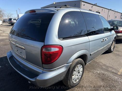 2006 Chrysler Town & Country Base