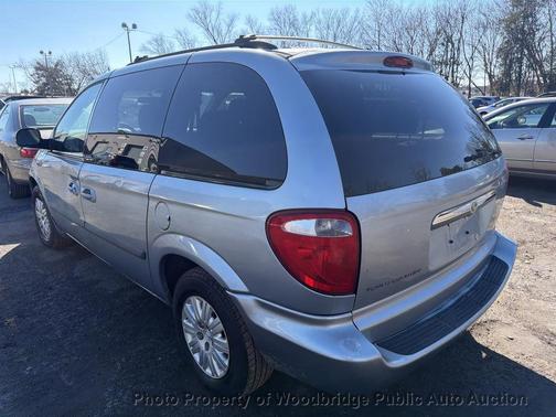 2006 Chrysler Town & Country Base