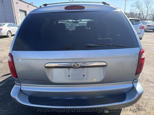 2006 Chrysler Town & Country Base