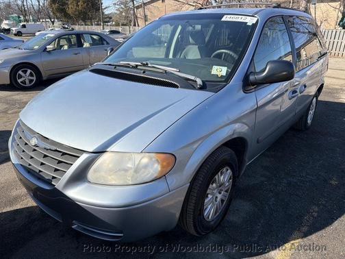 2006 Chrysler Town & Country Base