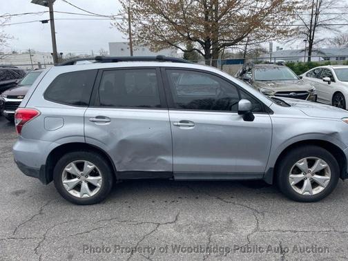 Ice Silver Metallic 2016 Subaru Forester 2.5i Premium