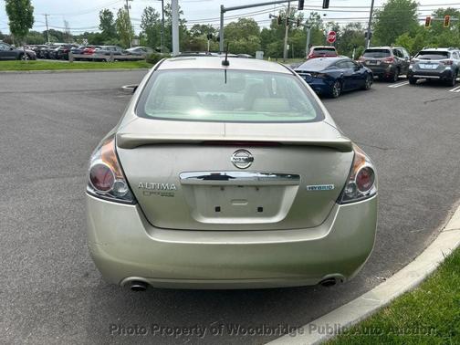 Gold 2009 Nissan Altima S