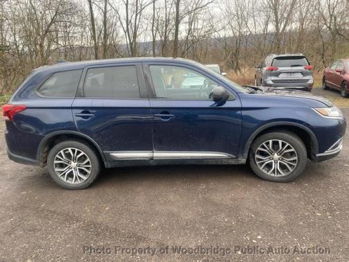 Cosmic Blue Metallic 2018 Mitsubishi Outlander SE