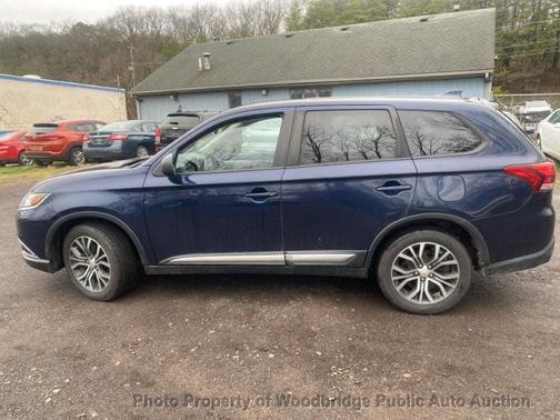 Cosmic Blue Metallic 2018 Mitsubishi Outlander SE