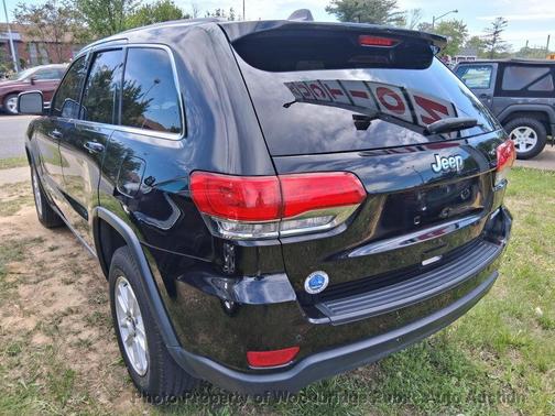 Diamond Black Crystal Pearlcoat 2018 Jeep Grand Cherokee Laredo