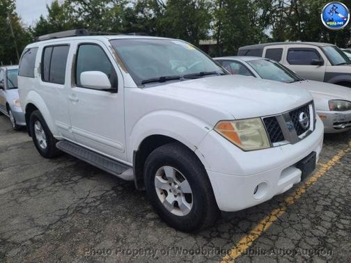 2005 Nissan Pathfinder SE