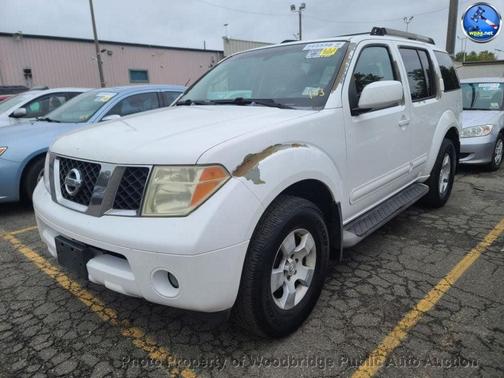 2005 Nissan Pathfinder SE
