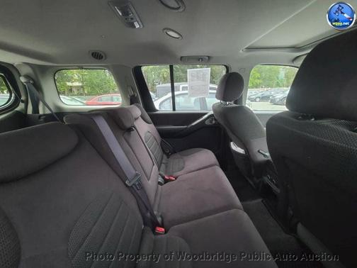 2005 Nissan Pathfinder SE
