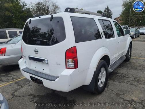 2005 Nissan Pathfinder SE