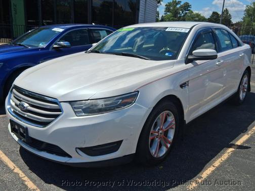 White Platinum Metallic Tri-Coat 2015 Ford Taurus SEL