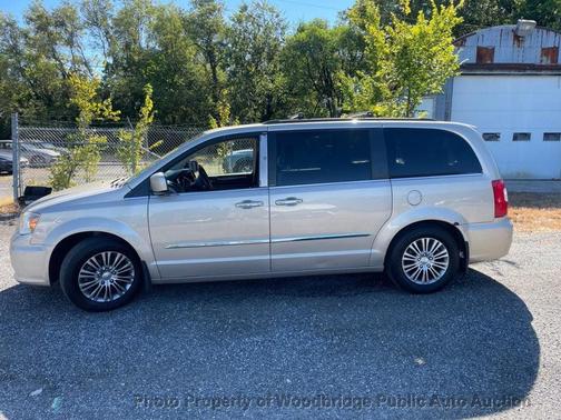 2014 Chrysler Town & Country Touring-L