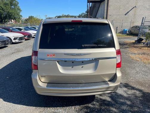 2014 Chrysler Town & Country Touring-L