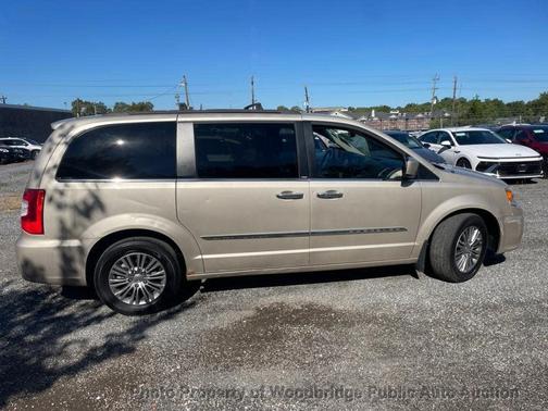 2014 Chrysler Town & Country Touring-L