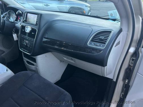 2011 Chrysler Town & Country Touring