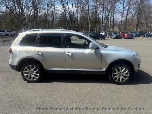 Reflex Silver Metallic 2009 Volkswagen Touareg 2 VR6