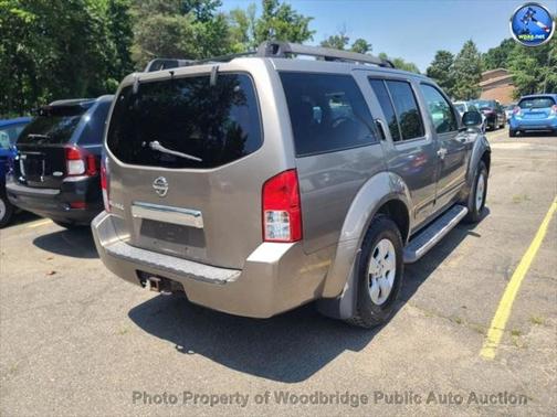 2005 Nissan Pathfinder XE