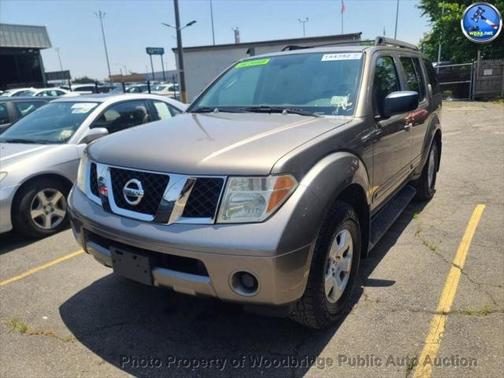 2005 Nissan Pathfinder XE