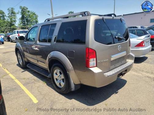 2005 Nissan Pathfinder XE