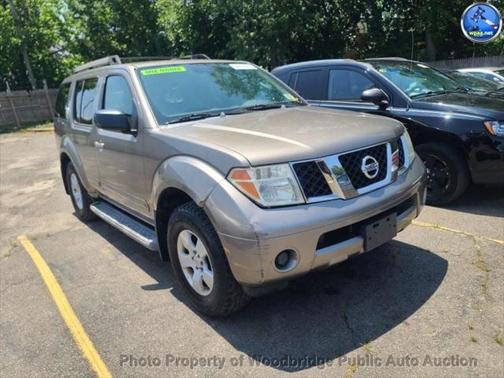 2005 Nissan Pathfinder XE
