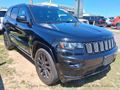 Diamond Black Crystal Pearlcoat 2018 Jeep Grand Cherokee Laredo E