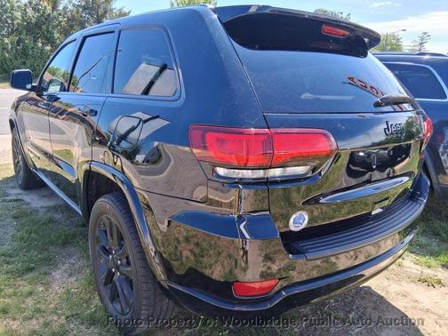 Diamond Black Crystal Pearlcoat 2018 Jeep Grand Cherokee Laredo E
