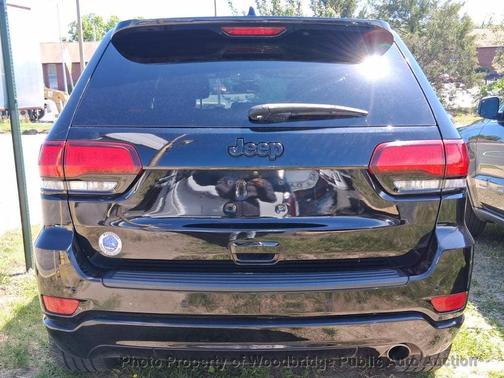 Diamond Black Crystal Pearlcoat 2018 Jeep Grand Cherokee Laredo E