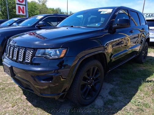 Diamond Black Crystal Pearlcoat 2018 Jeep Grand Cherokee Laredo E