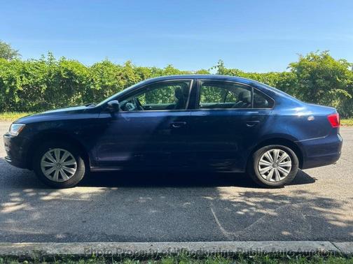 Blue 2014 Volkswagen Jetta Man S