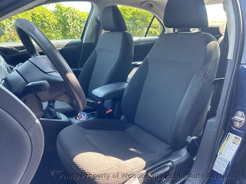 Blue 2014 Volkswagen Jetta Man S