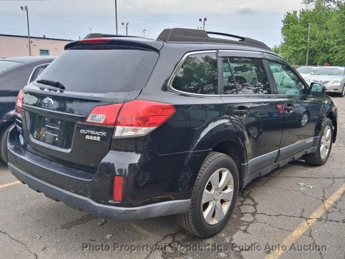 Crystal Black Silica 2010 Subaru Outback 2.5 i Premium