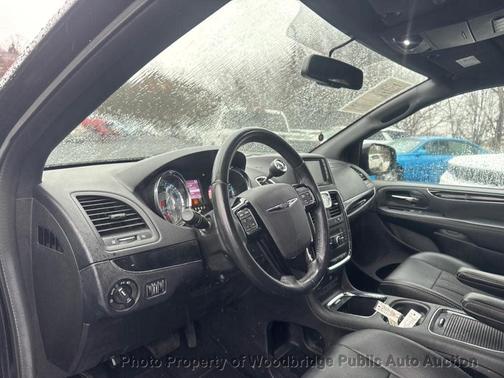 2015 Chrysler Town & Country S