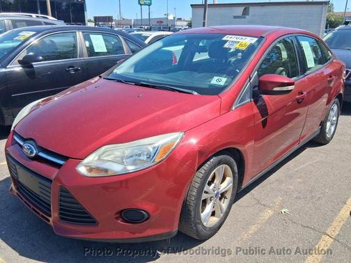 Red 2013 Ford Focus SE
