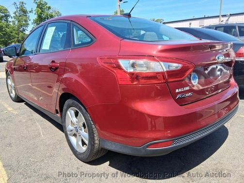 Red 2013 Ford Focus SE
