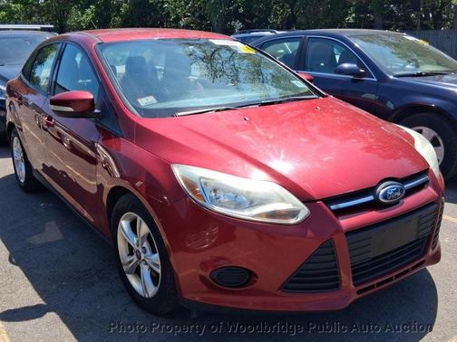 Red 2013 Ford Focus SE