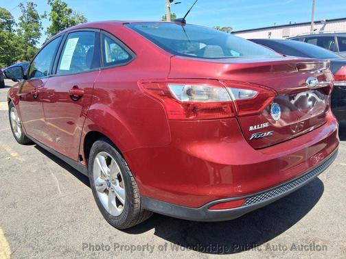 Red 2013 Ford Focus SE