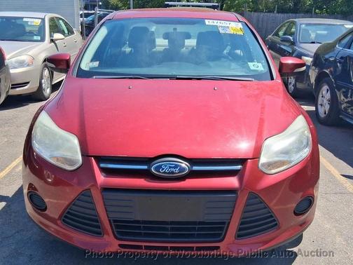 Red 2013 Ford Focus SE